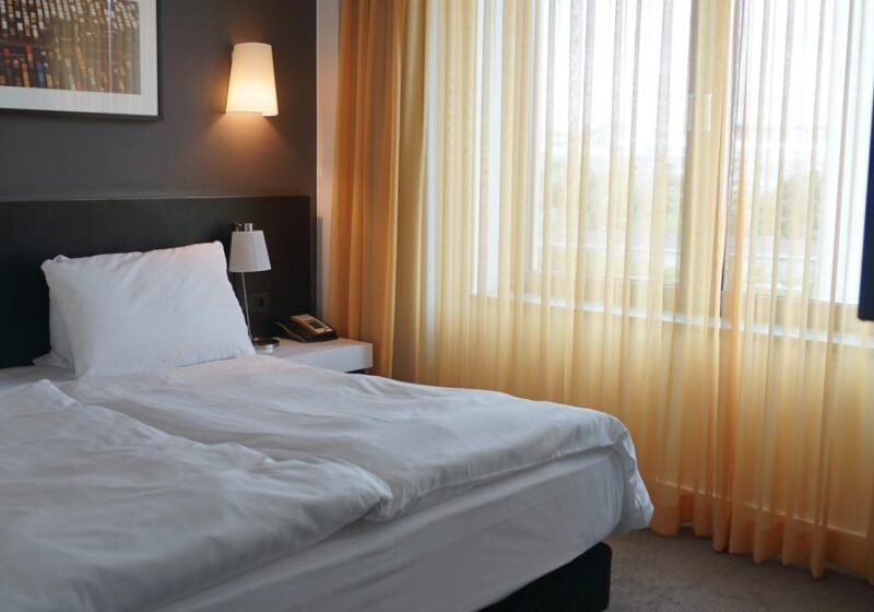 Beige Bedroom Decor: Build a Calm Scheme with Texture