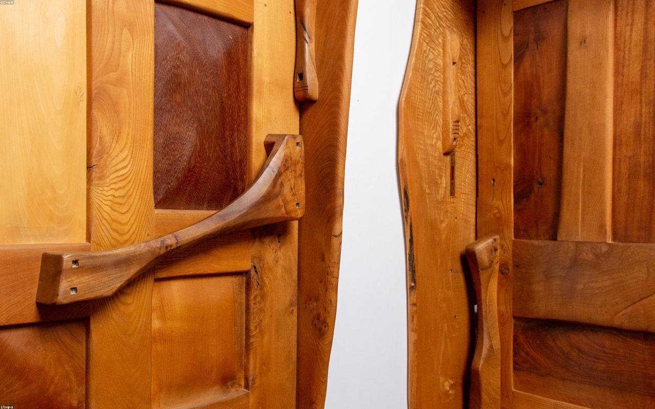 close detail showing how to plan how to fit skirting boards