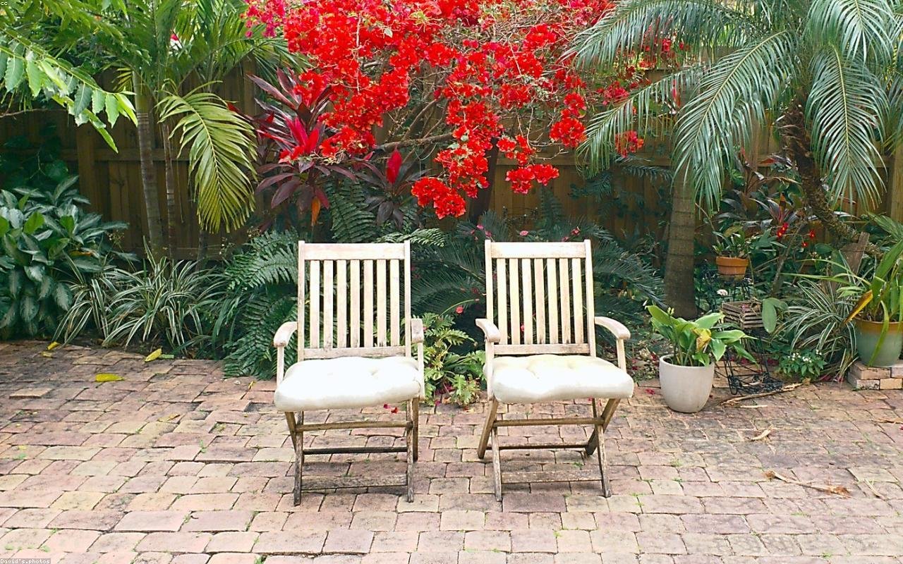 close detail showing how to plan sun lounger